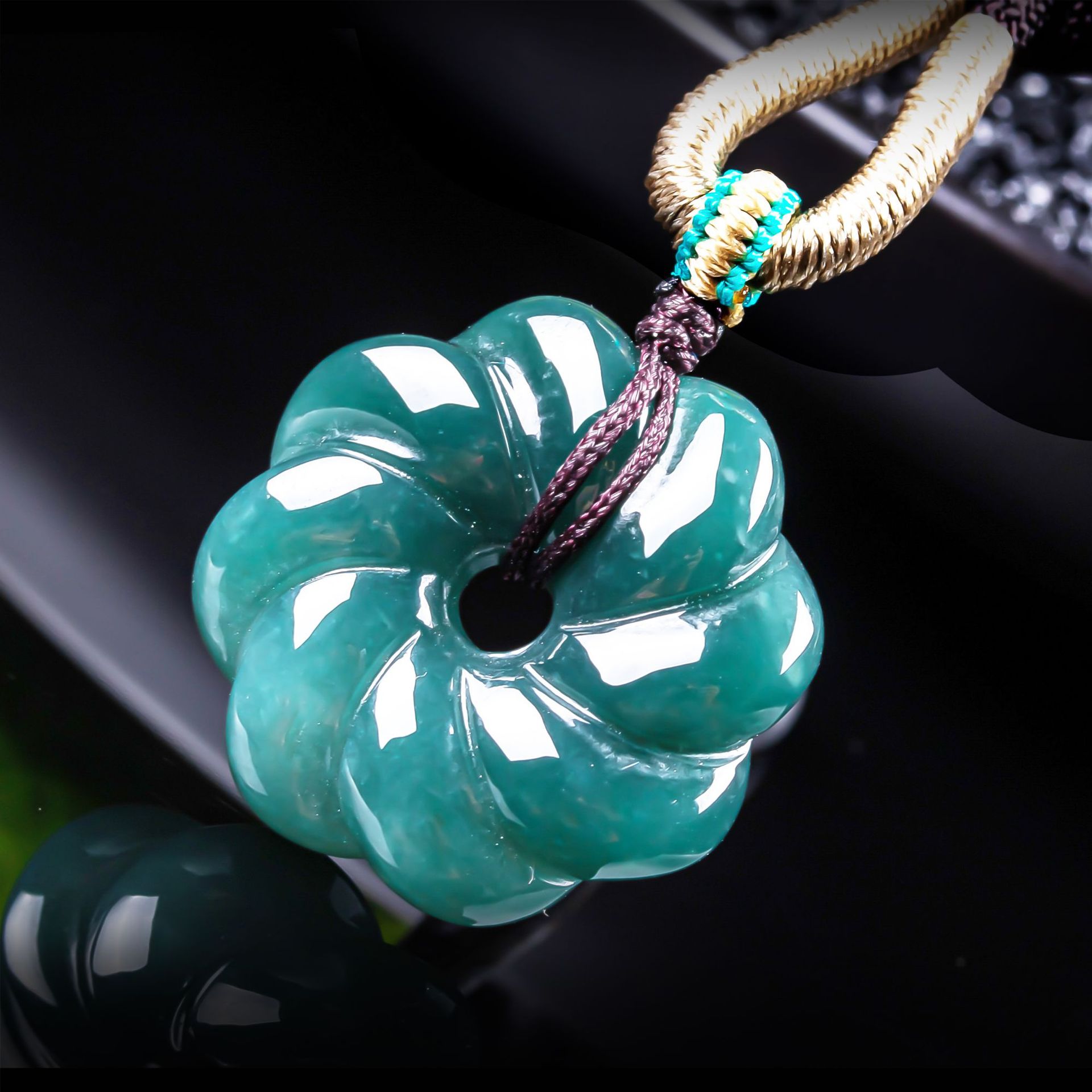 The Jewelry & Watches - Натуральный бирманский жадеитовый кулон в форме